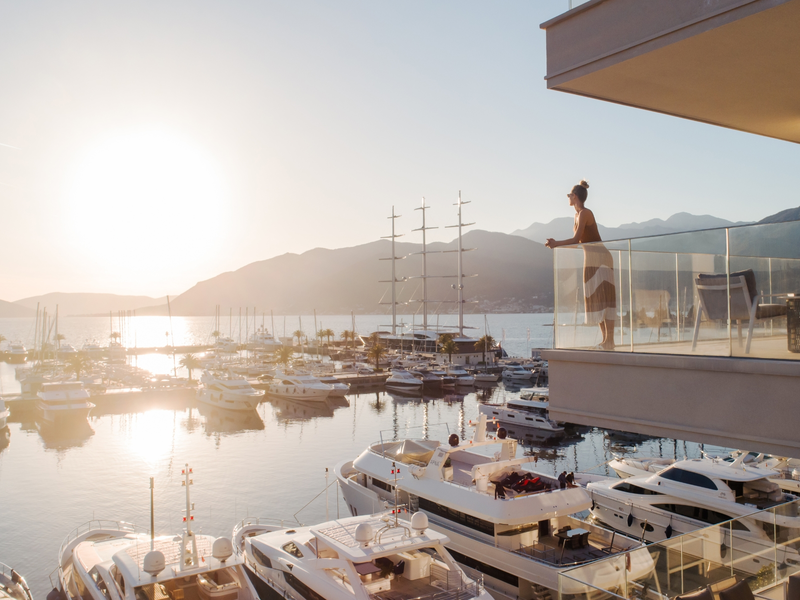 woman-on-luxurious-balcony-sunset